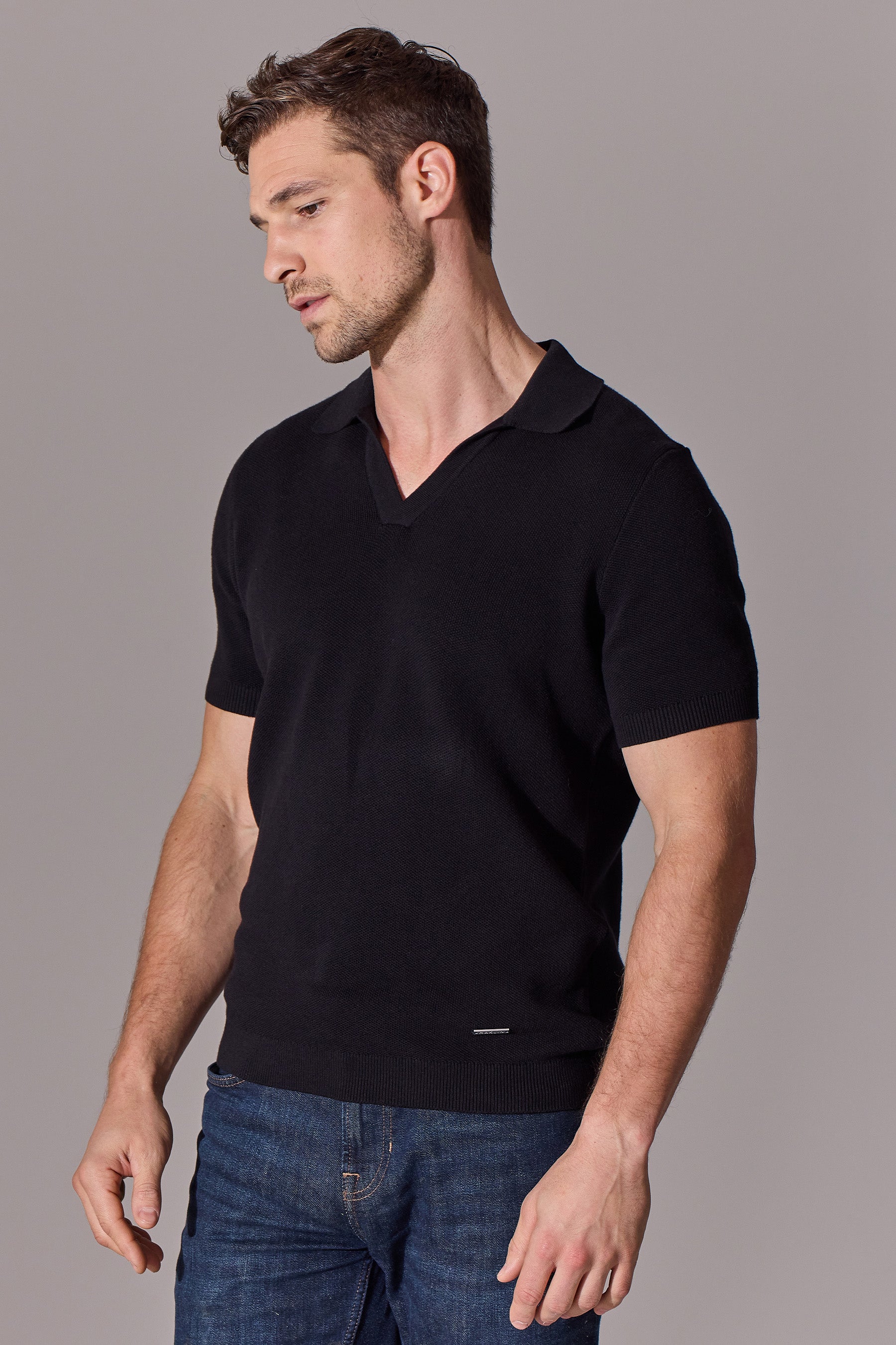 Menswear. Open collar polo shirt for men. Short sleeves. Maklin Cothing.