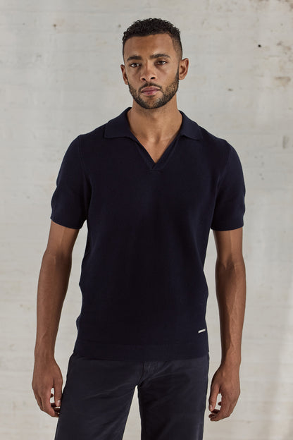 Open collar polo shirts for men. Black, short sleeves. Maklin Clothing, menswear.