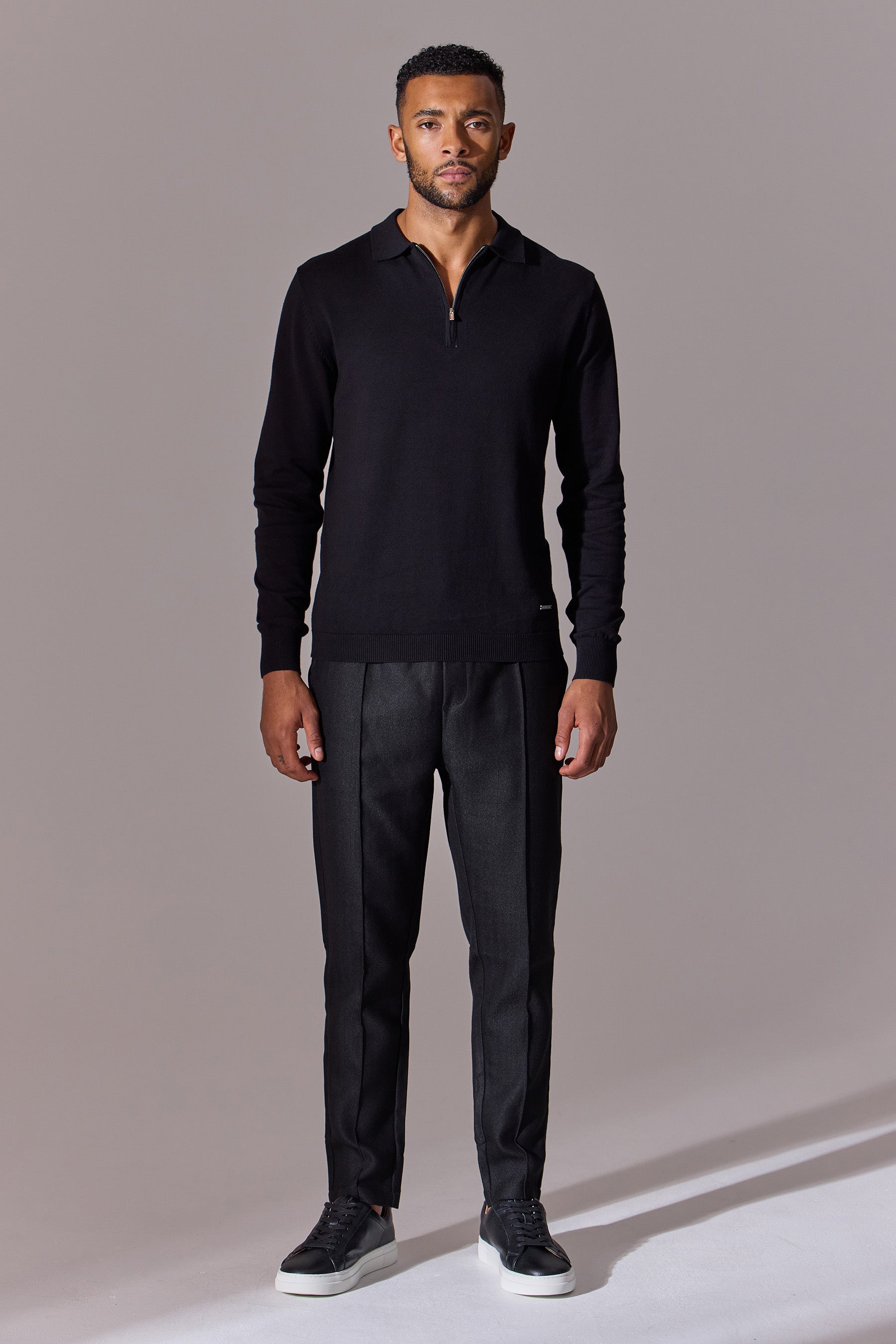 Smart joggers from Maklin Clothing. Black colour, menswear.